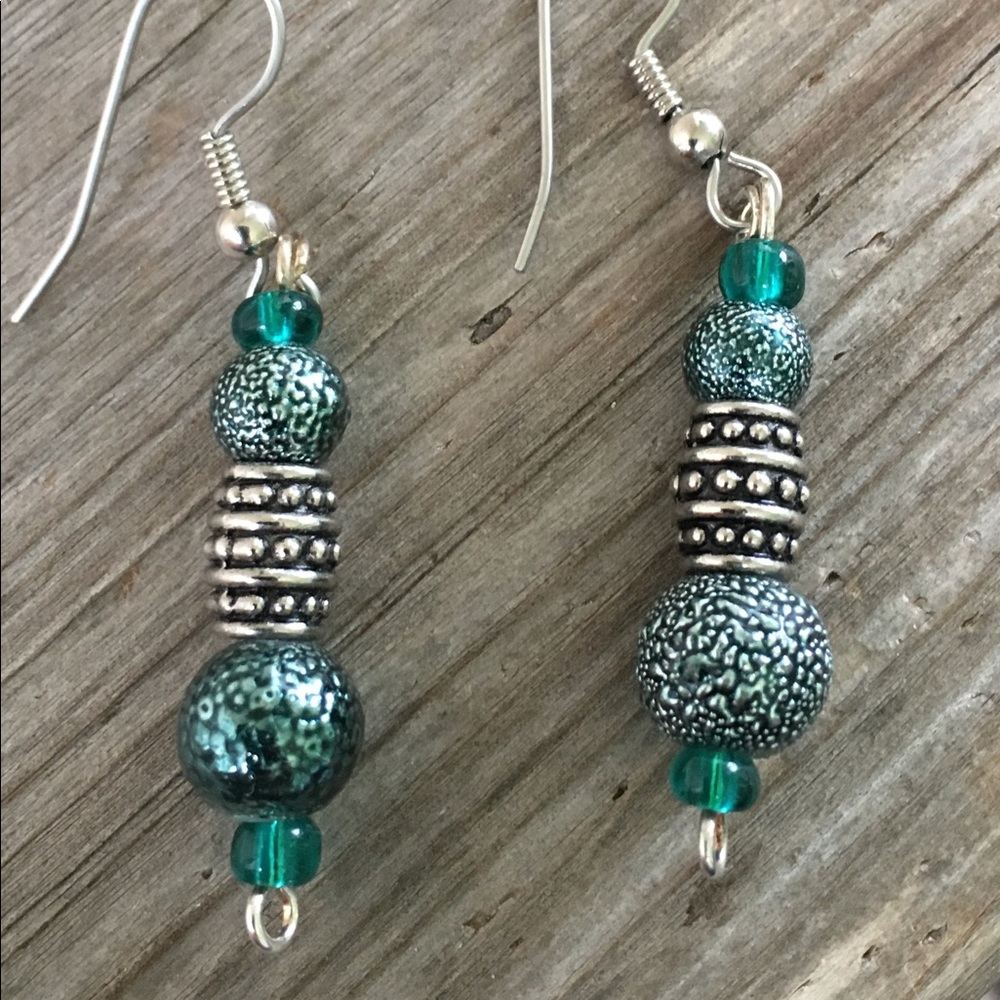 Earrings with metal and glass beads